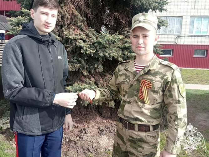 Военнослужащие Росгвардии присоединились к патриотической акции «Георгиевская ленточка» в Димитровграде