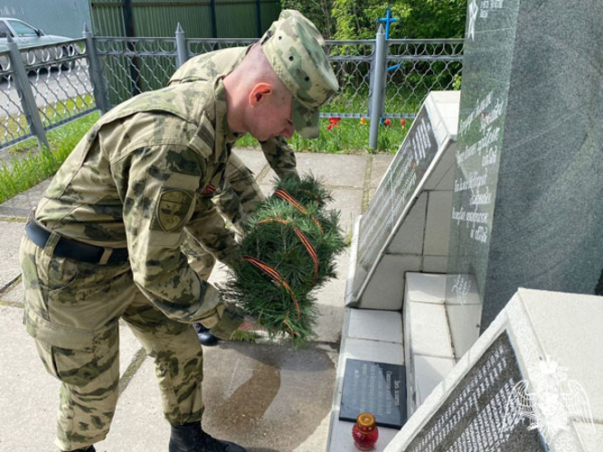 В Димитровграде в День Победы росгвардейцы почтили память воинов, умерших от ран в годы войны