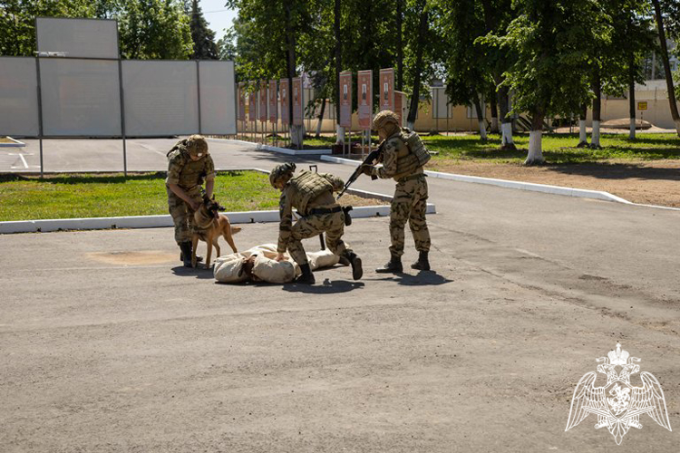 В Димитровграде военнослужащие Росгвардии провели праздник для детей