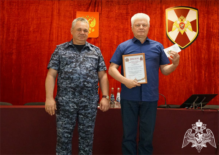 В преддверии Дня России ульяновским росгвардейцам вручили государственные и ведомственные награды