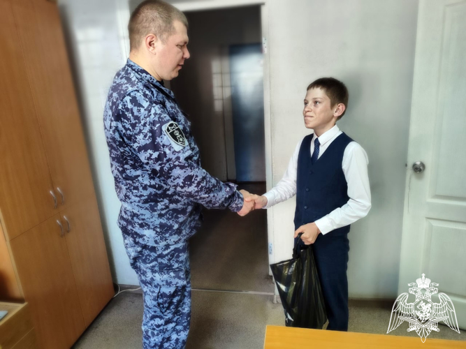 Ульяновские росгвардейцы порадовали детей своих сослуживцев