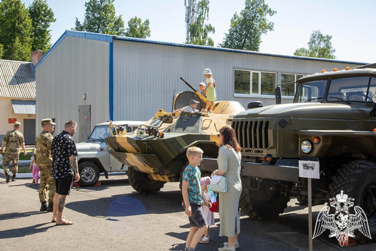 В Димитровграде военнослужащие Росгвардии провели праздник для детей