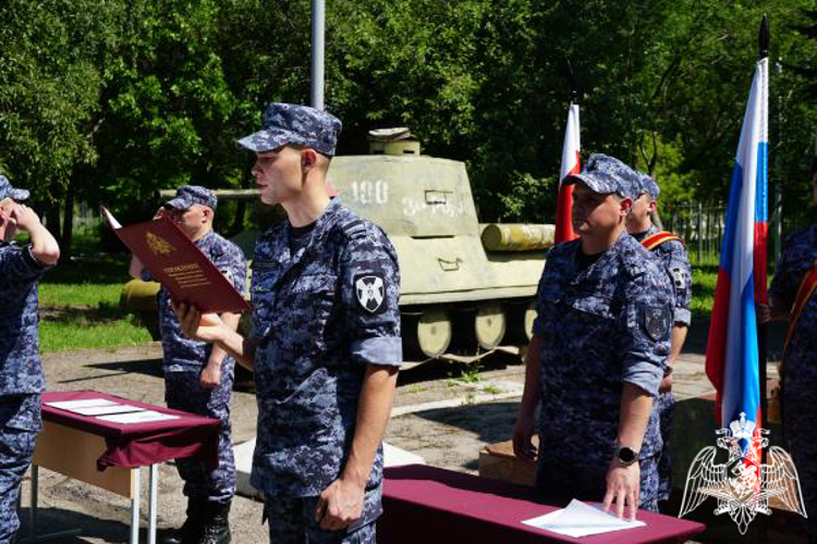 В Ульяновске в канун Дня России сотрудники Росгвардии приняли Присягу