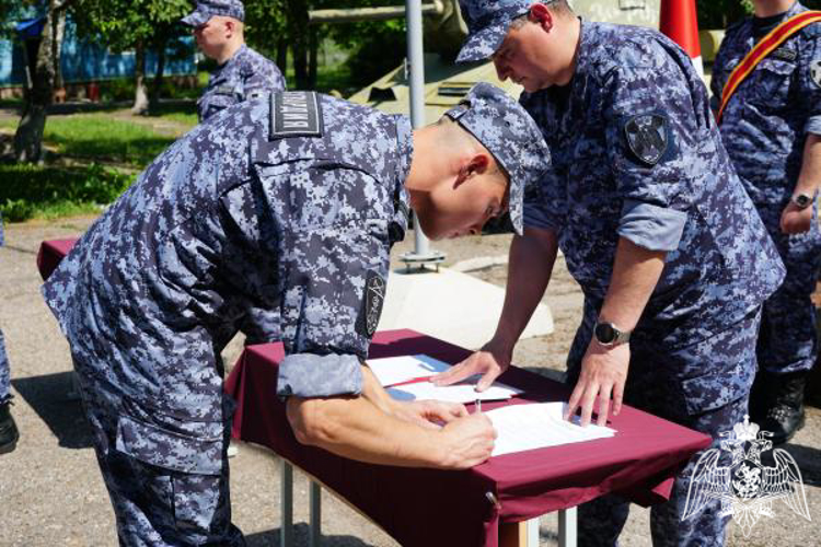 В Ульяновске в канун Дня России сотрудники Росгвардии приняли Присягу
