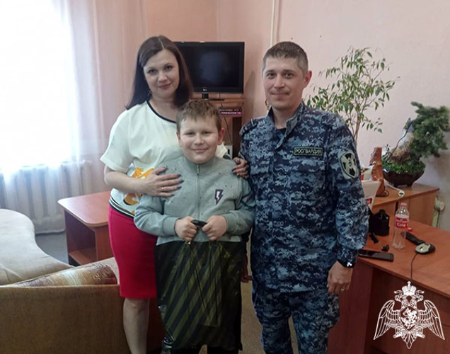Ульяновские росгвардейцы порадовали детей своих сослуживцев