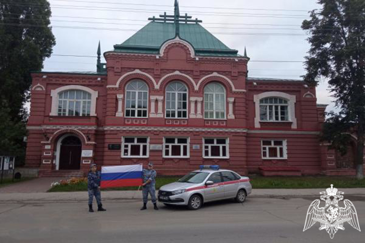 Ульяновские росгвардейцы приняли участие в патриотической акции, посвященной Дню Государственного флага Российской Федерации