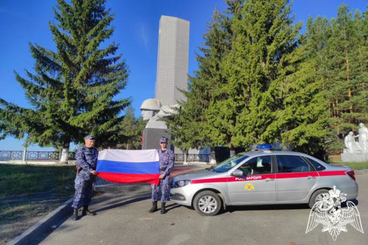 Ульяновские росгвардейцы приняли участие в патриотической акции, посвященной Дню Государственного флага Российской Федерации