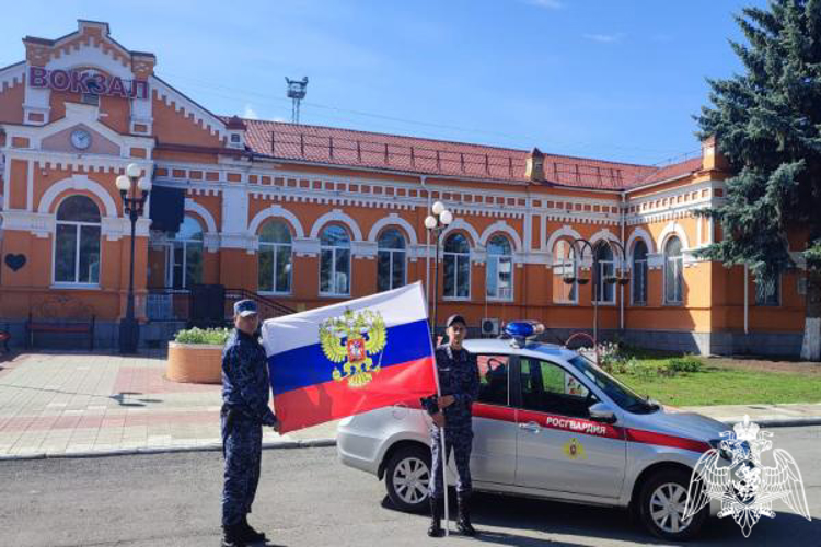 Ульяновские росгвардейцы приняли участие в патриотической акции, посвященной Дню Государственного флага Российской Федерации