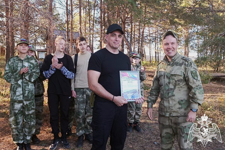 В Ульяновске росгвардейцы и кадеты «Гвардейской смены» приняли участие в экологическом субботнике 