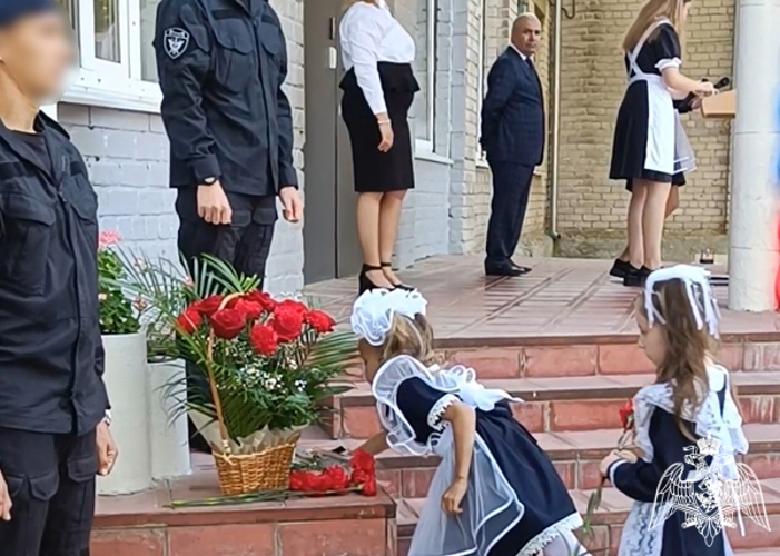 Ульяновские росгвардейцы поздравили с Днём знаний учеников школы, где учился их боевой товарищ