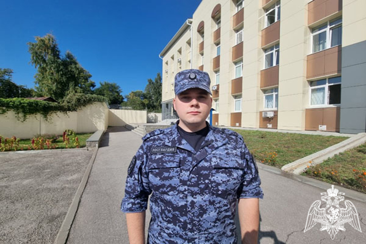 Офицер Росгвардии оказал помощь гражданам, попавшим в ДТП в Ульяновске