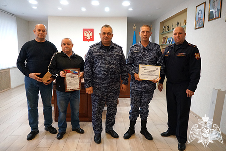 В Ульяновске начальник управления Росгвардии поздравил водителей с профессиональным праздником