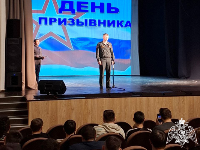 В Димитровграде офицер Росгвардии выступил на Дне призывника
