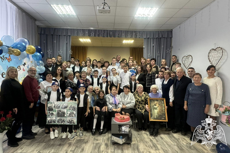 Ульяновские росгвардейцы поздравили подшефный детский дом с 80-летним юбилеем