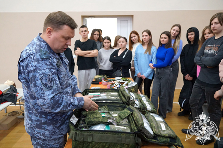 В Ульяновске студенты встретились с сотрудниками спецподразделений Росгвардии