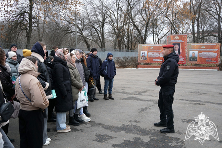 В Ульяновске студенты встретились с сотрудниками спецподразделений Росгвардии