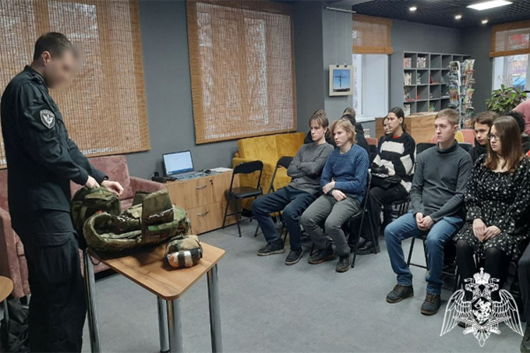 В Ульяновске сотрудник ОМОН «Симбир» провел урок мужества 