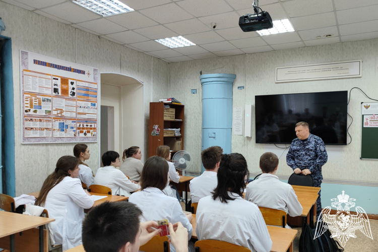 Офицеры Росгвардии провели профориентационную беседу с ульяновскими студентами