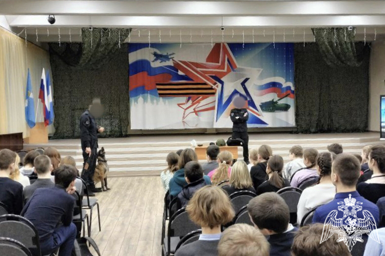 Сотрудники ОМОН «Симбир» провели урок мужества для школьников