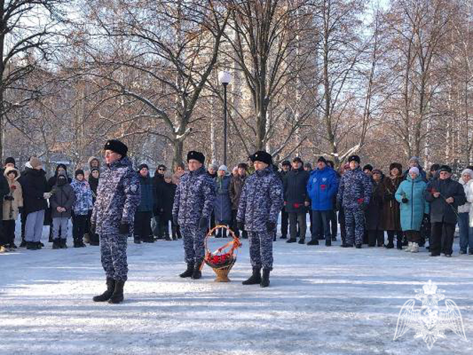 В День защитника Отечества ульяновские росгвардейцы возложили цветы к Вечному огню