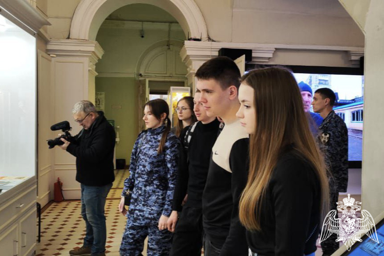  Ульяновские росгвардейцы посетили выставку «Сыны Отечества»