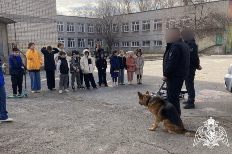 В свой профессиональный праздник росгвардейцы встретились с воспитанниками клуба «Симбирцит»