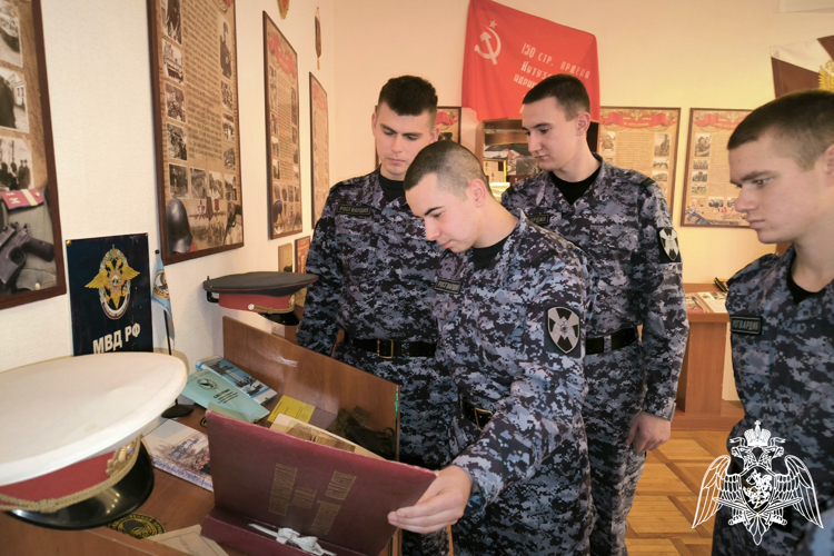 В Ульяновске молодые сотрудники Росгвардии посетили музей территориального управления