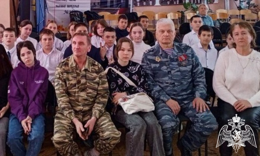 Ульяновские ветераны Росгвардии встретились с участниками детского конкурса рисунка 