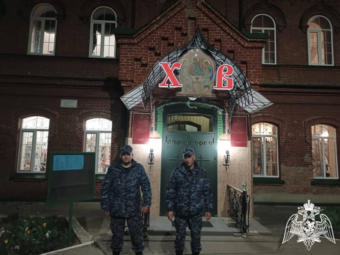 Сотрудники Росгвардии обеспечили безопасность во время пасхальных богослужений