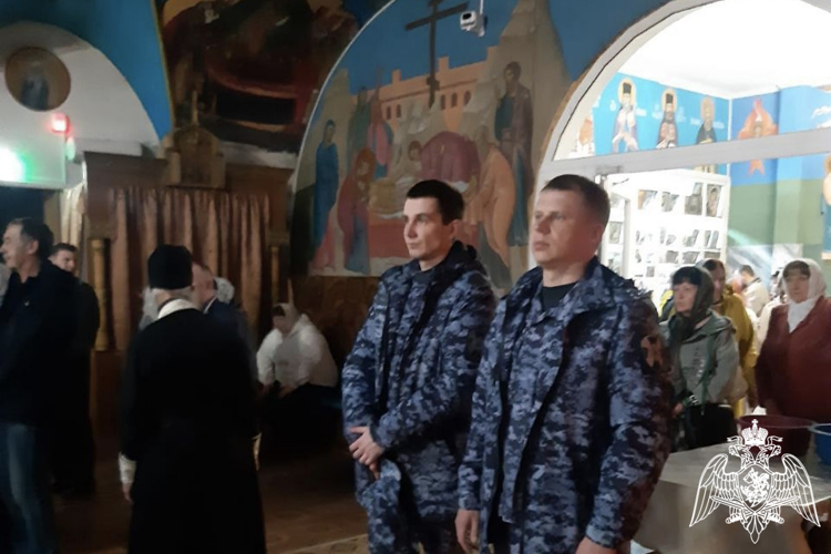 Сотрудники Росгвардии обеспечили безопасность во время пасхальных богослужений