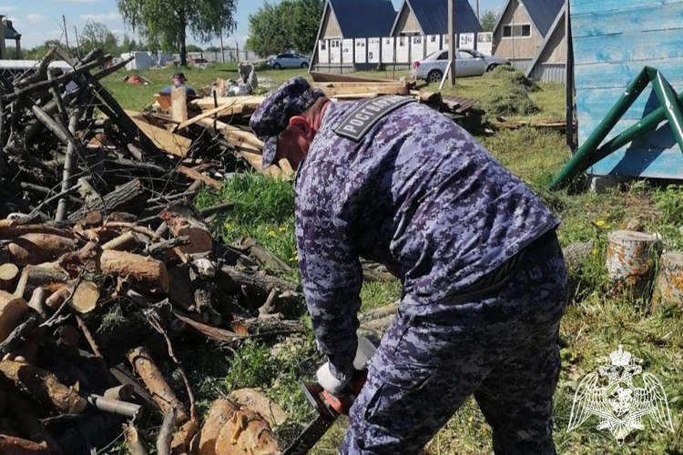 Ульяновские росгвардейцы благоустроили территорию Свято-Троицкого скита женского монастыря