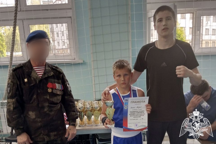 В Ульяновске сотрудники СОБР посетили юношеский турнир по боксу, приуроченный ко Дню России