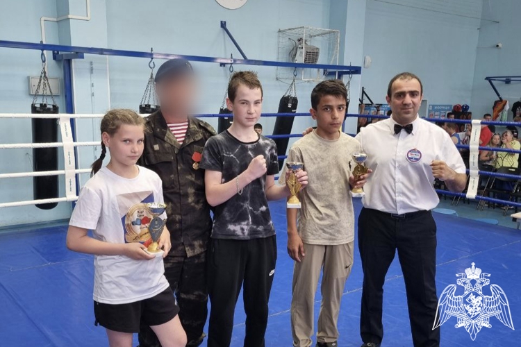 В Ульяновске сотрудники СОБР посетили юношеский турнир по боксу, приуроченный ко Дню России
