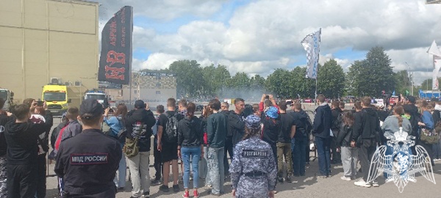 Сотрудники Росгвардии приняли участие в обеспечении общественного порядка на дрифт-шоу в Ульяновске 