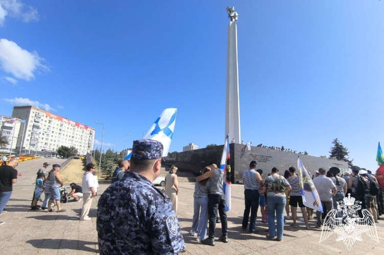 Сотрудники Росгвардии обеспечили общественный порядок в День Военно-морского флота в Ульяновске