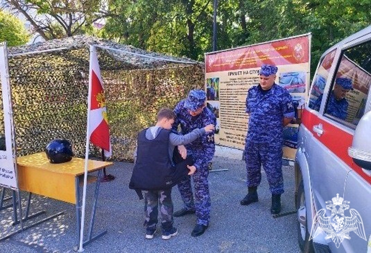 В День молодежи ульяновские росгвардейцы организовали профориентационную площадку