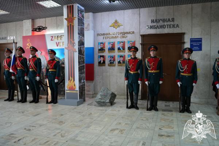 В Ульяновске офицер Росгвардии принял участие в открытии мемориальной зоны «Zаветам Vерны», посвященную подвигам и героизму российских военнослужащих