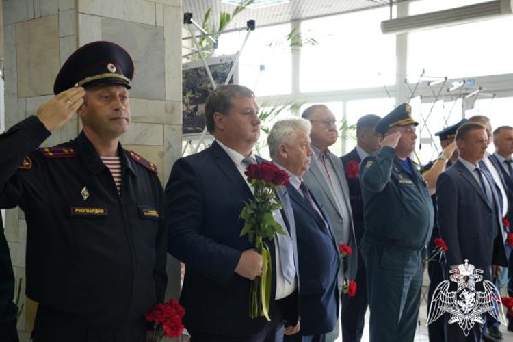 В Ульяновске офицер Росгвардии принял участие в открытии мемориальной зоны «Zаветам Vерны», посвященную подвигам и героизму российских военнослужащих