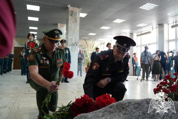 В Ульяновске офицер Росгвардии принял участие в открытии мемориальной зоны «Zаветам Vерны», посвященную подвигам и героизму российских военнослужащих