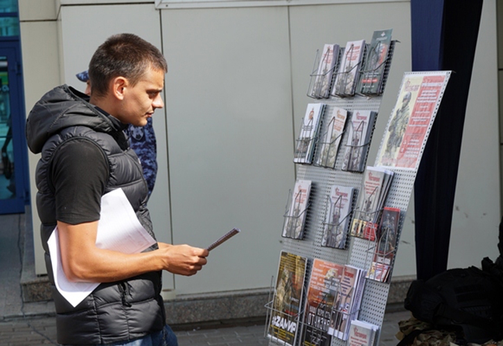 В Ульяновске мобильный агитационный пункт проинформировал о службе в Росгвардии