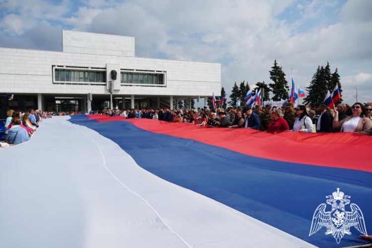 Начальник Управления Росгвардии по Ульяновской области принял участие в торжественной церемонии поднятия государственного флага