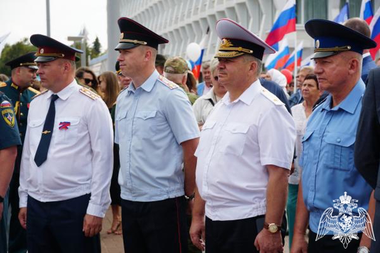 Начальник Управления Росгвардии по Ульяновской области принял участие в торжественной церемонии поднятия государственного флага