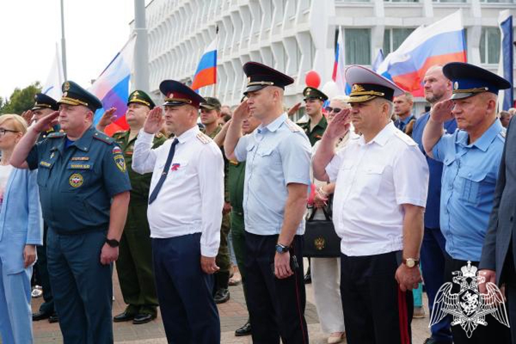 Начальник Управления Росгвардии по Ульяновской области принял участие в торжественной церемонии поднятия государственного флага