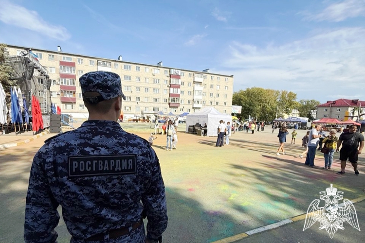 Росгвардейцы обеспечили безопасность в День города в Новоульяновске