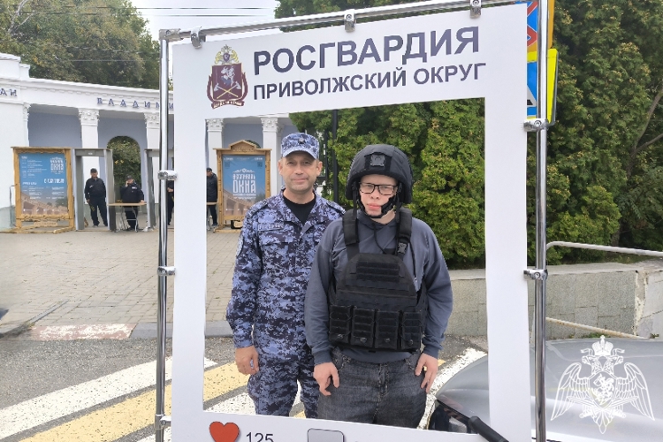 В Ульяновске росгвардейцы развернули работу агитационного пункта