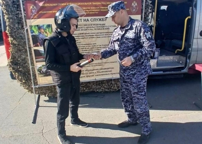 В Ульяновске сотрудники Росгвардии продолжают агитационную работу по трудоустройству
