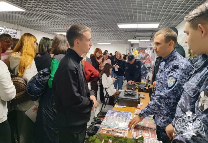 Росгвардейцы представили свою деятельность на региональном форуме карьерных возможностей в Ульяновске