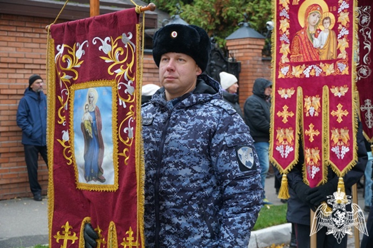 Ульяновские росгвардейцы приняли участие в Крестном ходе в честь Казанской иконы Божией Матери 