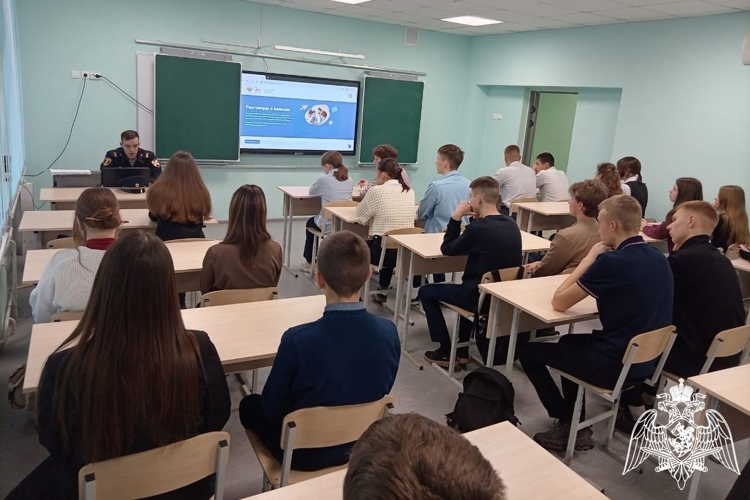 Ульяновские росгвардейцы рассказали школьникам о важной роли службы вневедомственной охраны