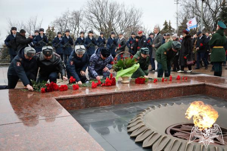 В Ульяновске росгвардейцы почтили память павших воинов, чьи имена остались неизвестны